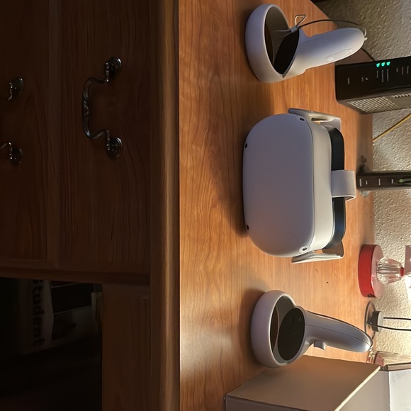 I am selling a oculus quest 2 the brand for this oculus - Picture 7 of 8